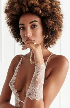 COAXcopenhagen.com Ivory Glove With Stimulating Pearls - Geneva Glove