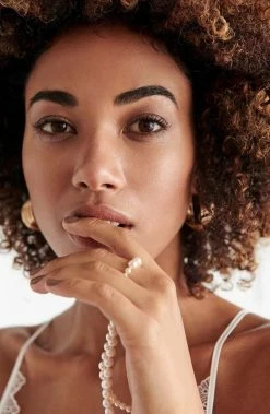 COAXcopenhagen.com Ivory Glove With Stimulating Pearls - Geneva Glove